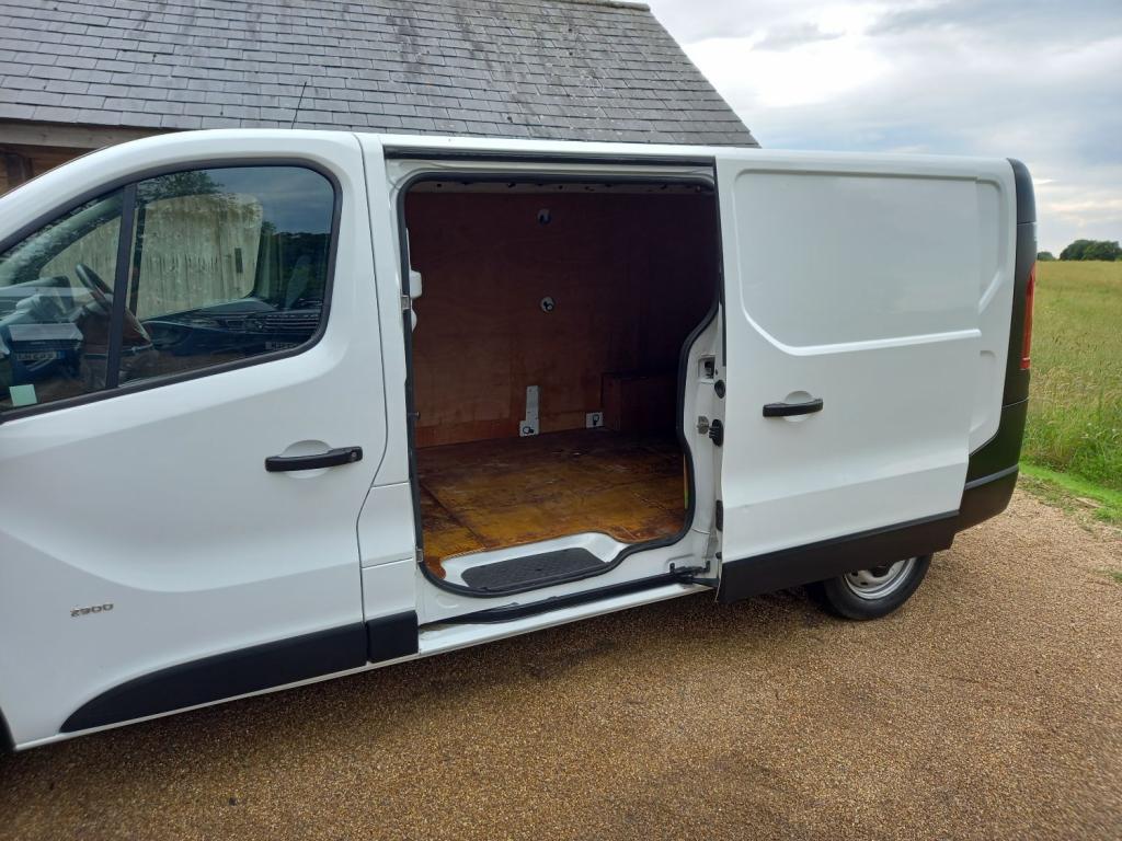 VAUXHALL VIVARO