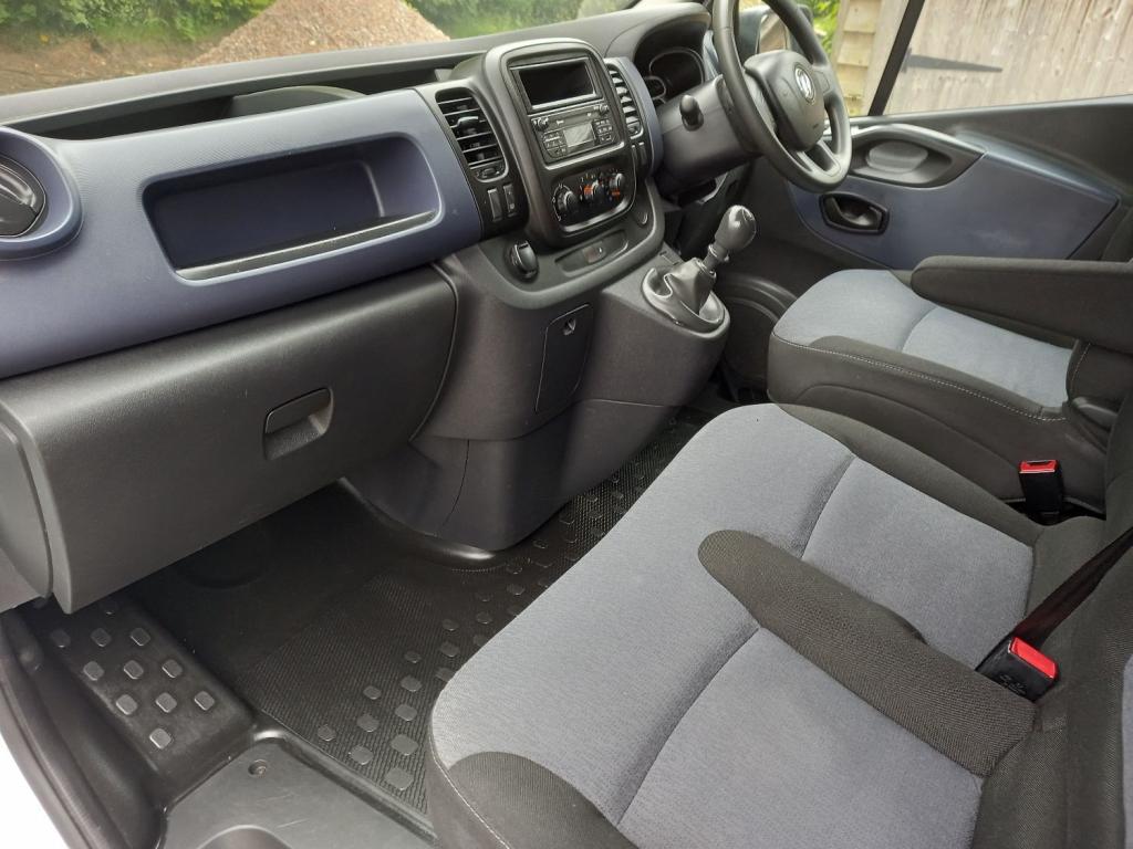 VAUXHALL VIVARO