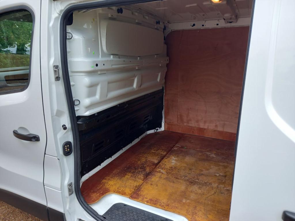 VAUXHALL VIVARO