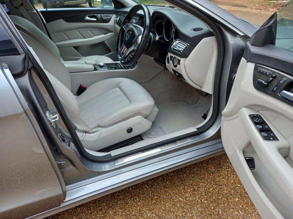 MERCEDES-BENZ CLS