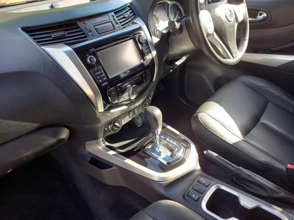 NISSAN NP300