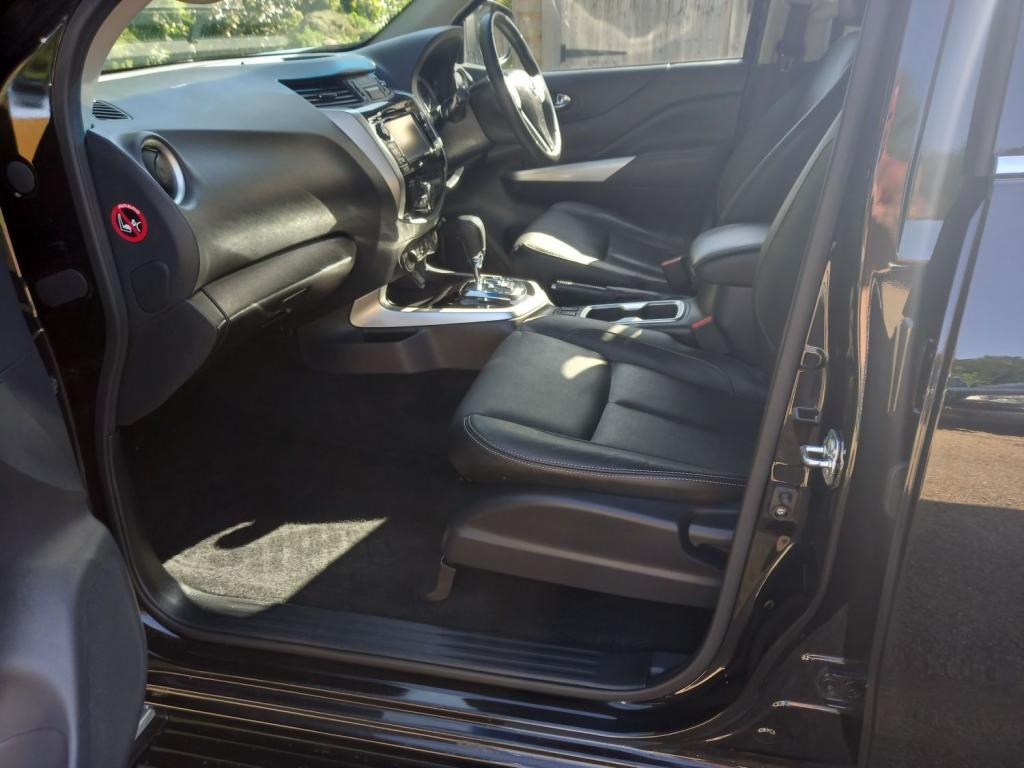 NISSAN NP300