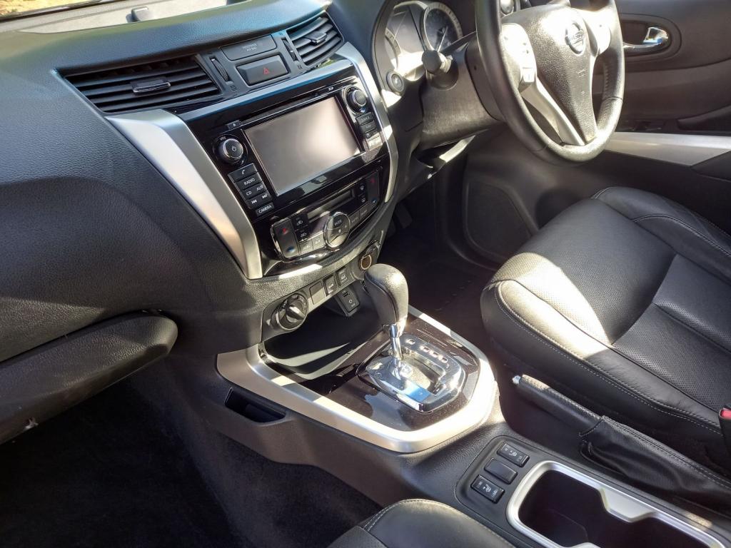 NISSAN NP300