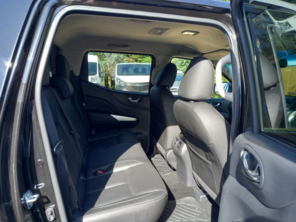NISSAN NP300