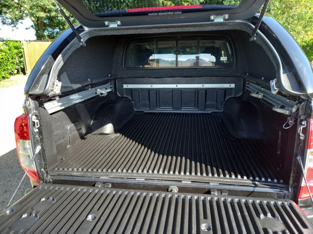 NISSAN NP300