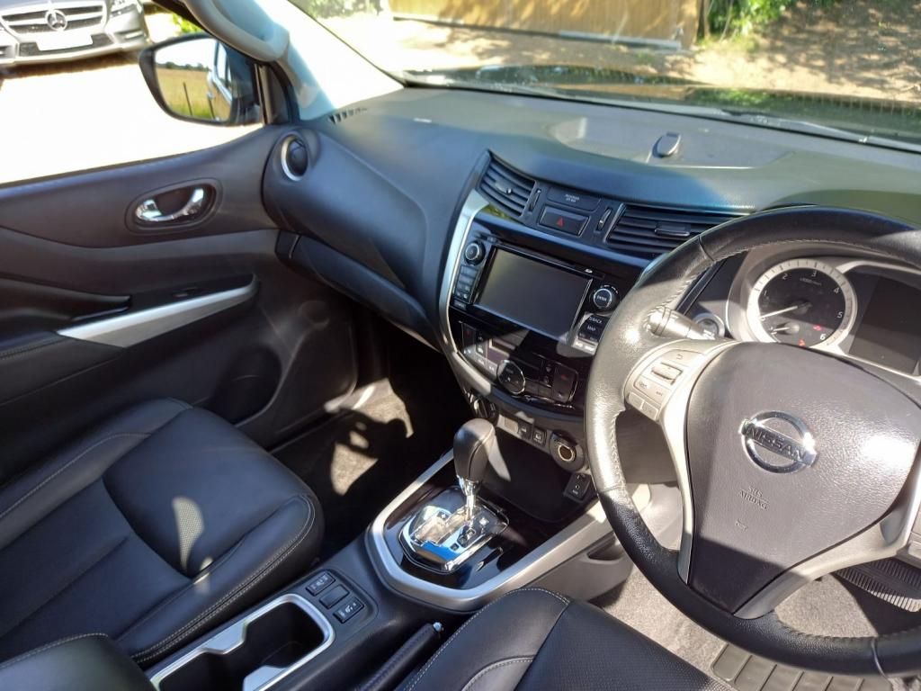 NISSAN NP300