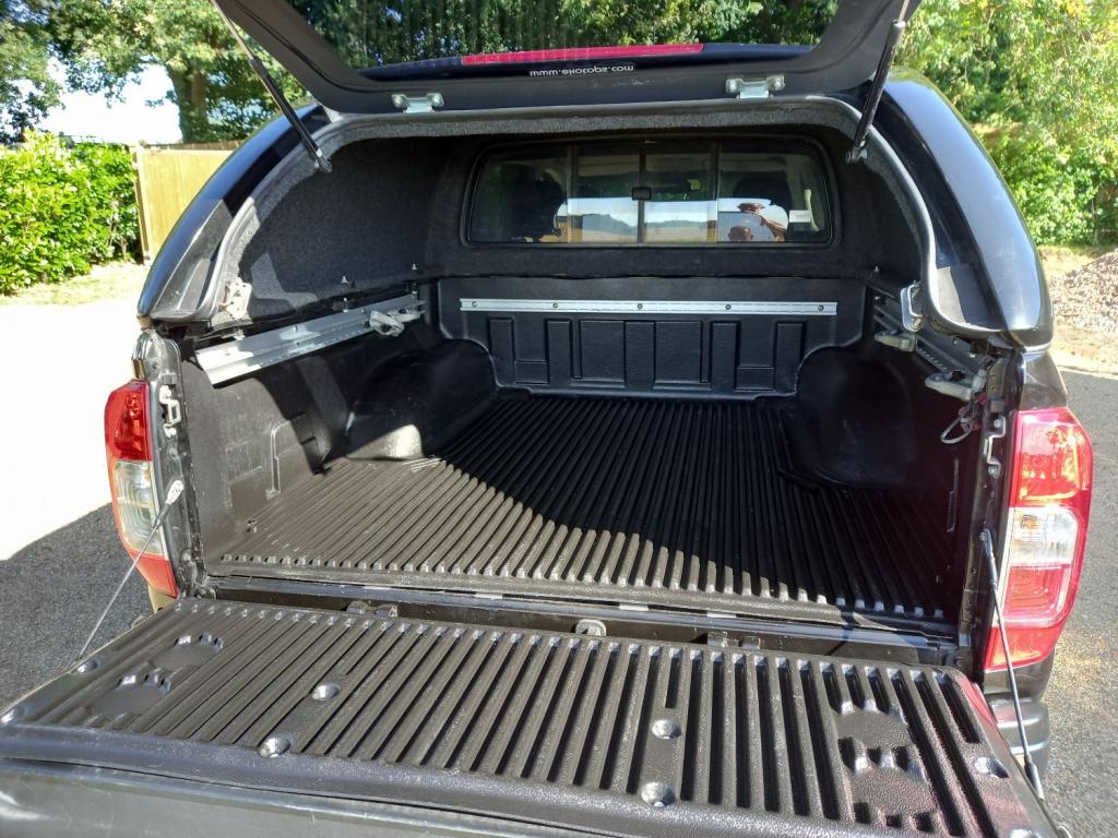 NISSAN NP300