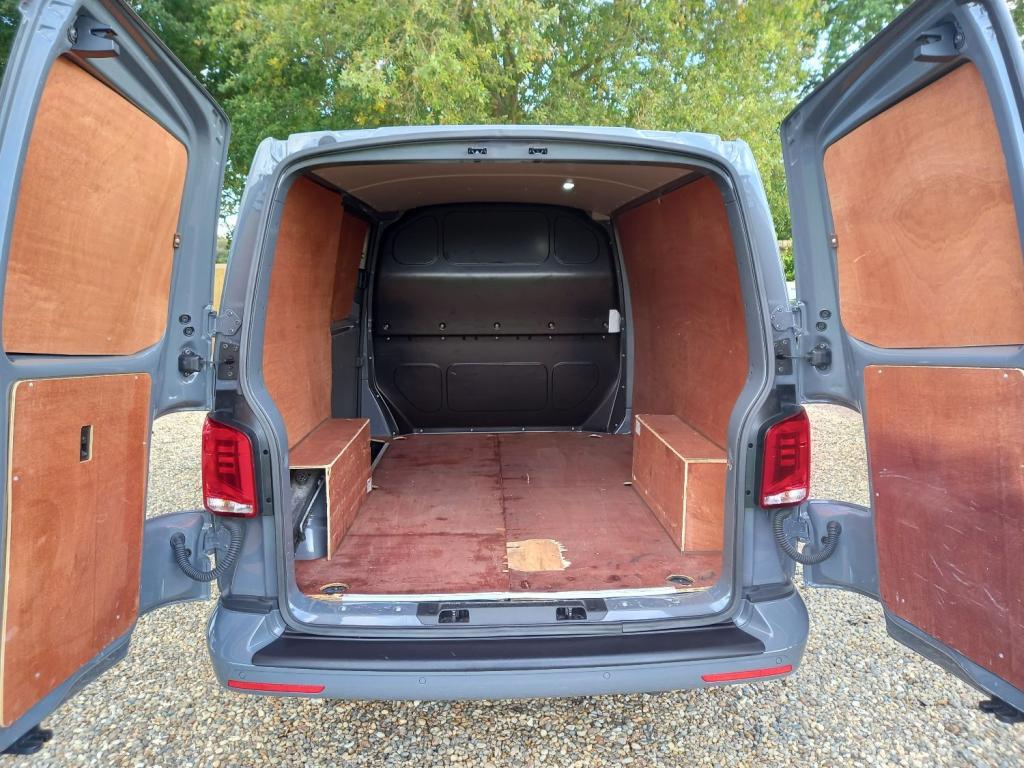 VOLKSWAGEN TRANSPORTER