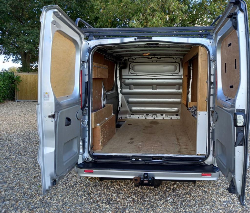VAUXHALL VIVARO