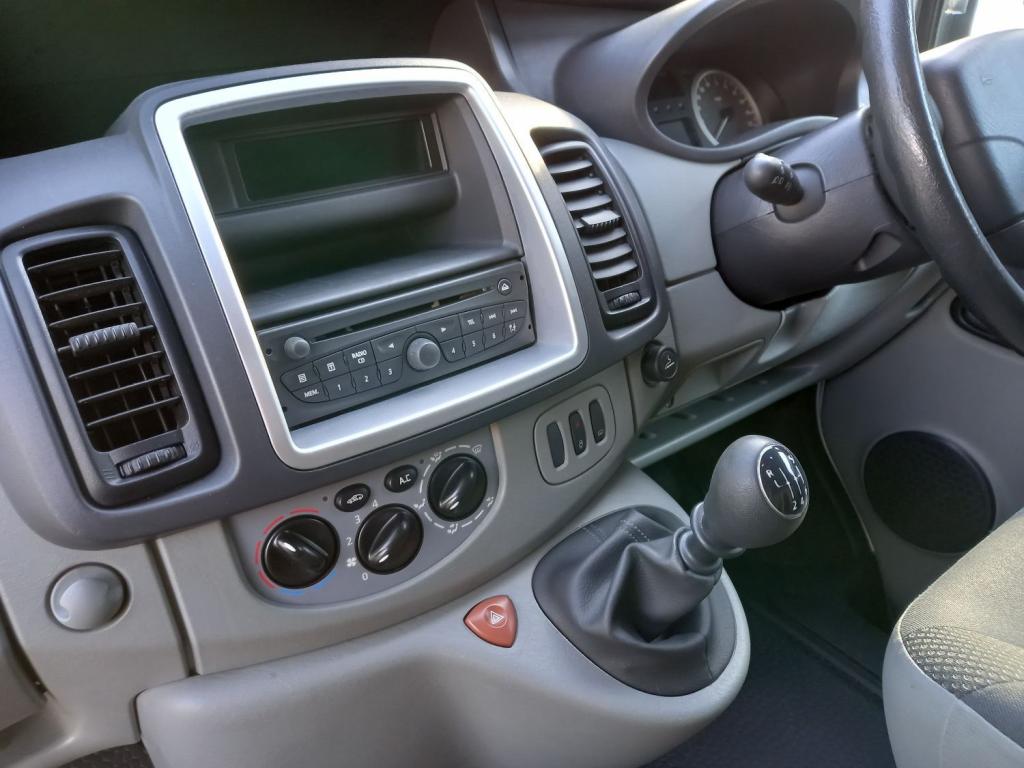 VAUXHALL VIVARO