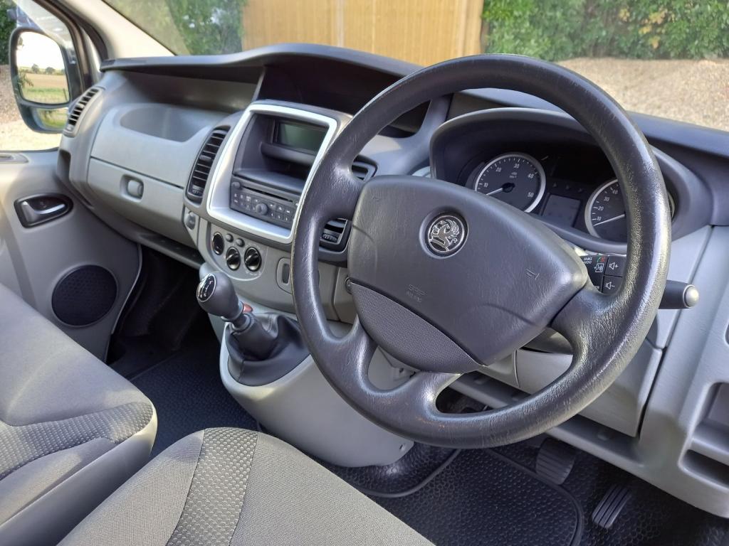 VAUXHALL VIVARO