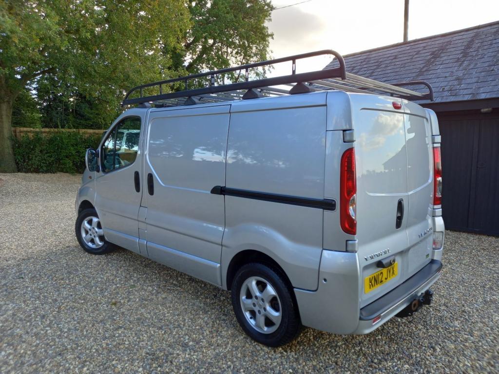 VAUXHALL VIVARO