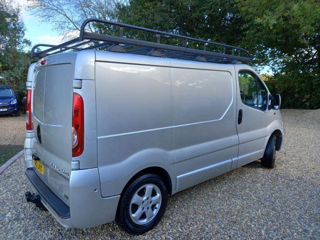 VAUXHALL VIVARO