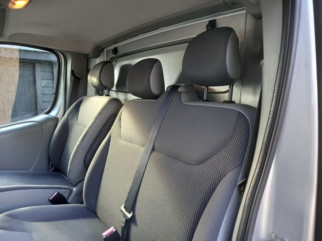 VAUXHALL VIVARO