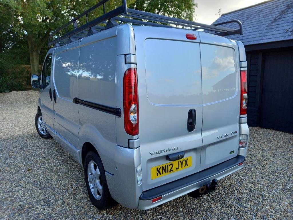 VAUXHALL VIVARO