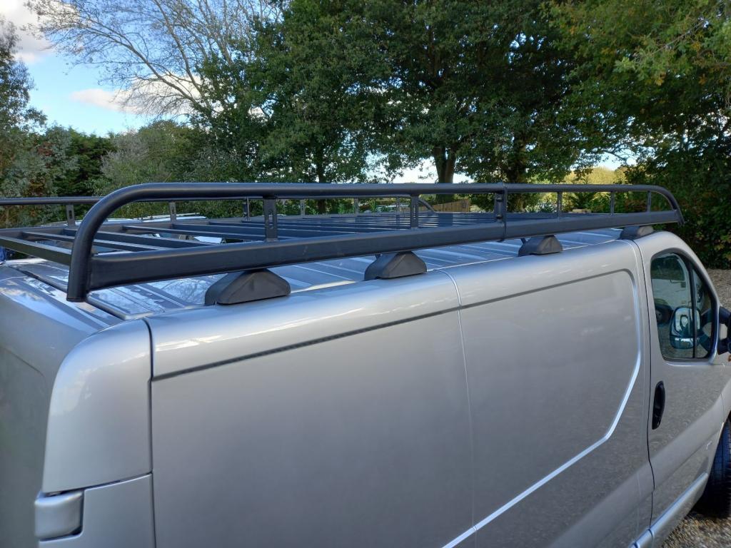 VAUXHALL VIVARO