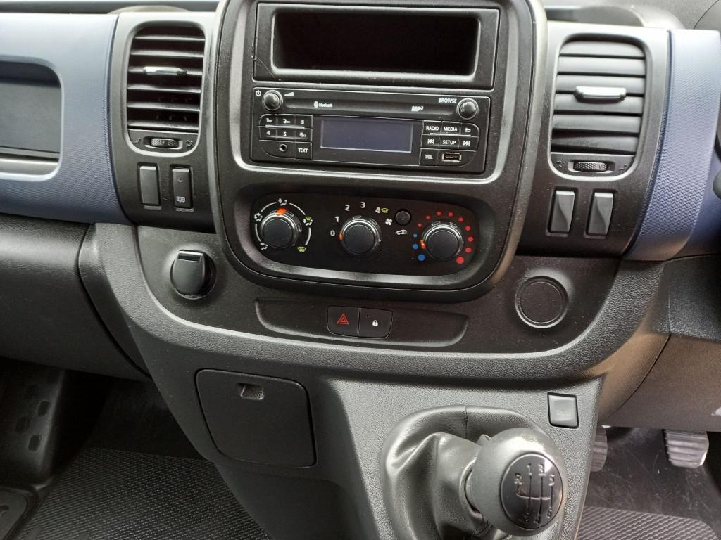 VAUXHALL VIVARO