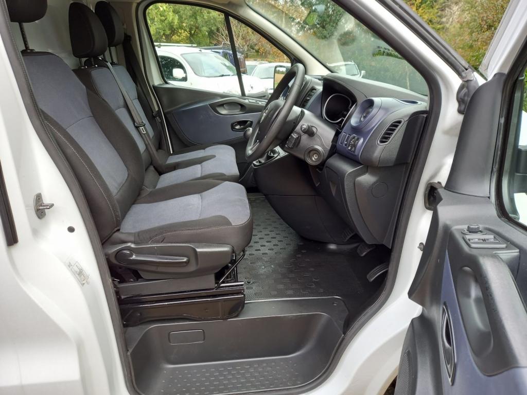 VAUXHALL VIVARO