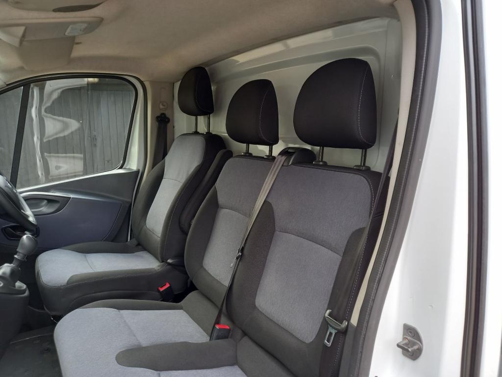 VAUXHALL VIVARO