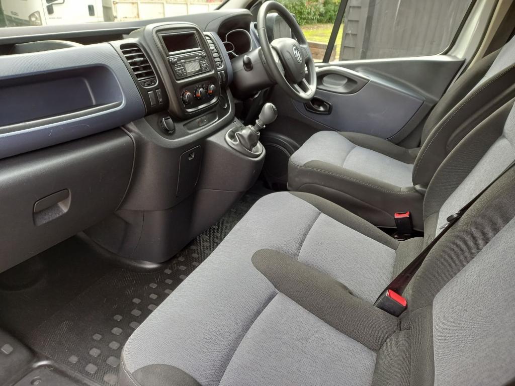 VAUXHALL VIVARO
