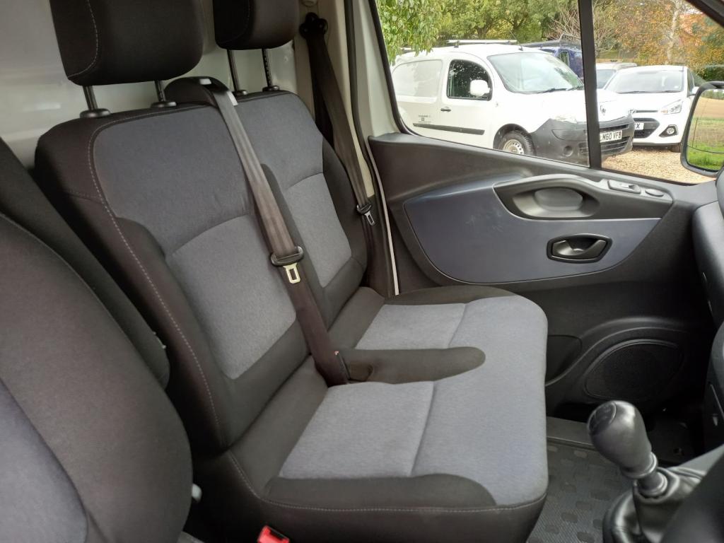 VAUXHALL VIVARO