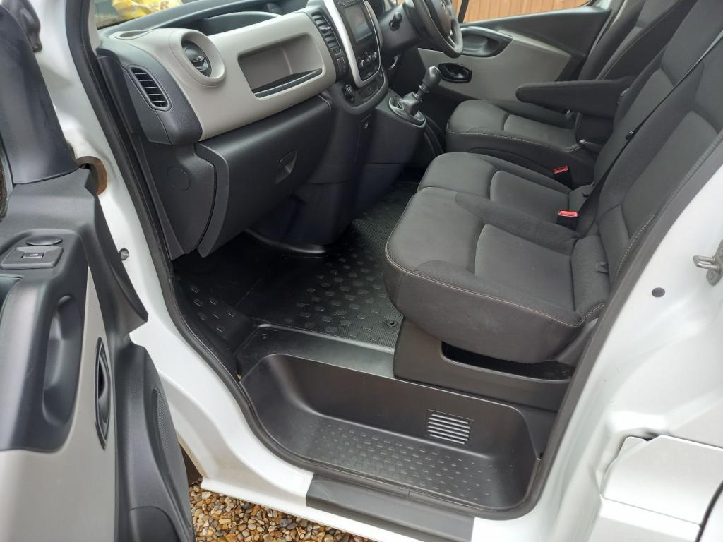 RENAULT TRAFIC