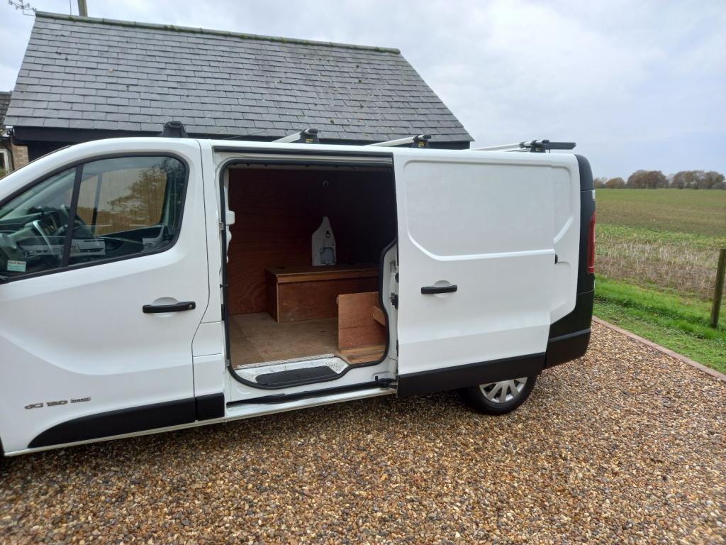 RENAULT TRAFIC