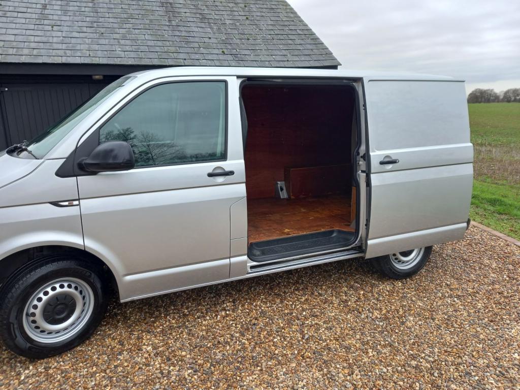 VOLKSWAGEN TRANSPORTER