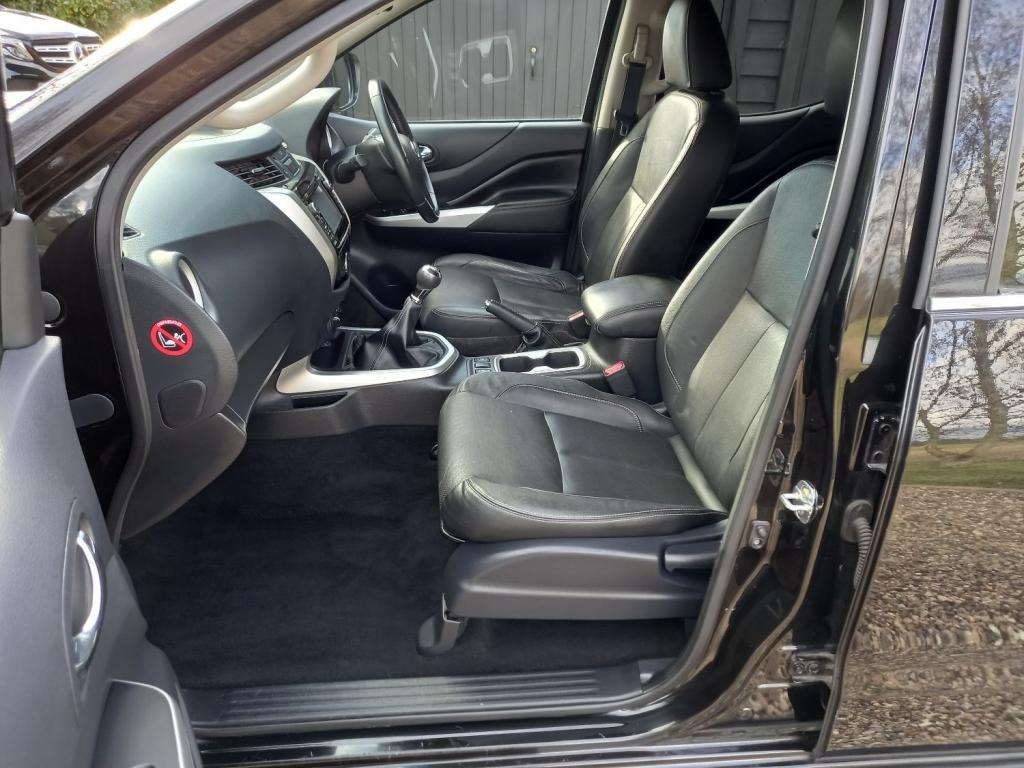 NISSAN NAVARA