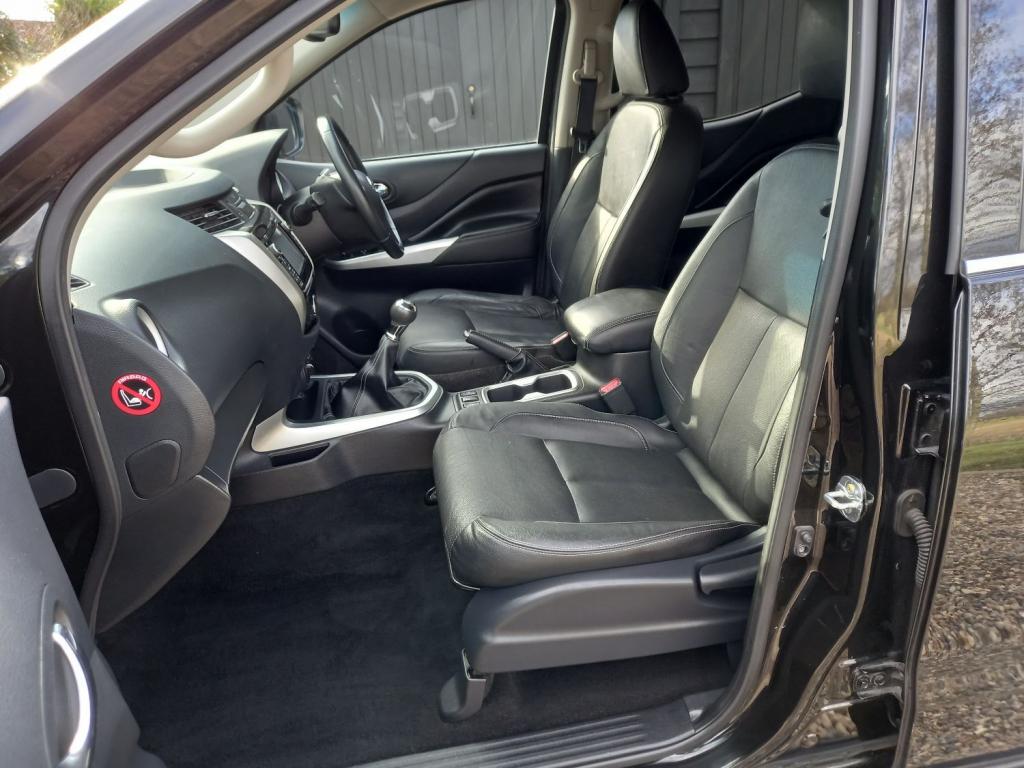 NISSAN NAVARA
