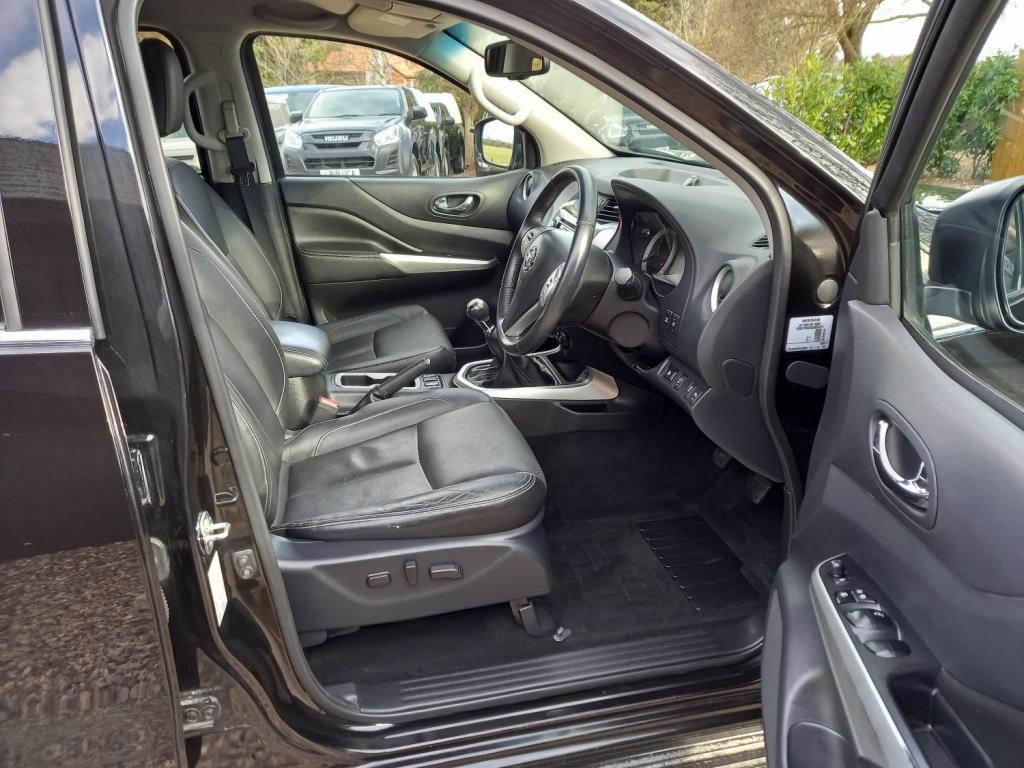 NISSAN NAVARA