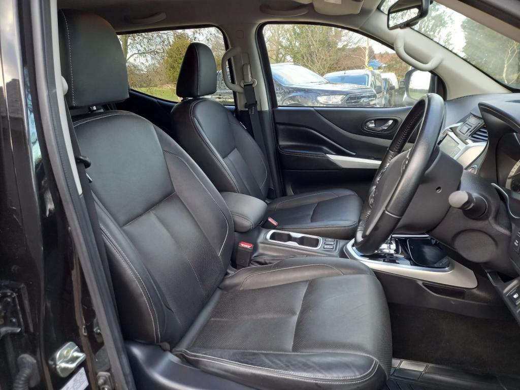 NISSAN NAVARA