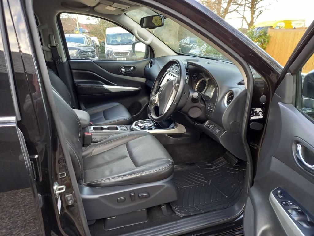 NISSAN NAVARA