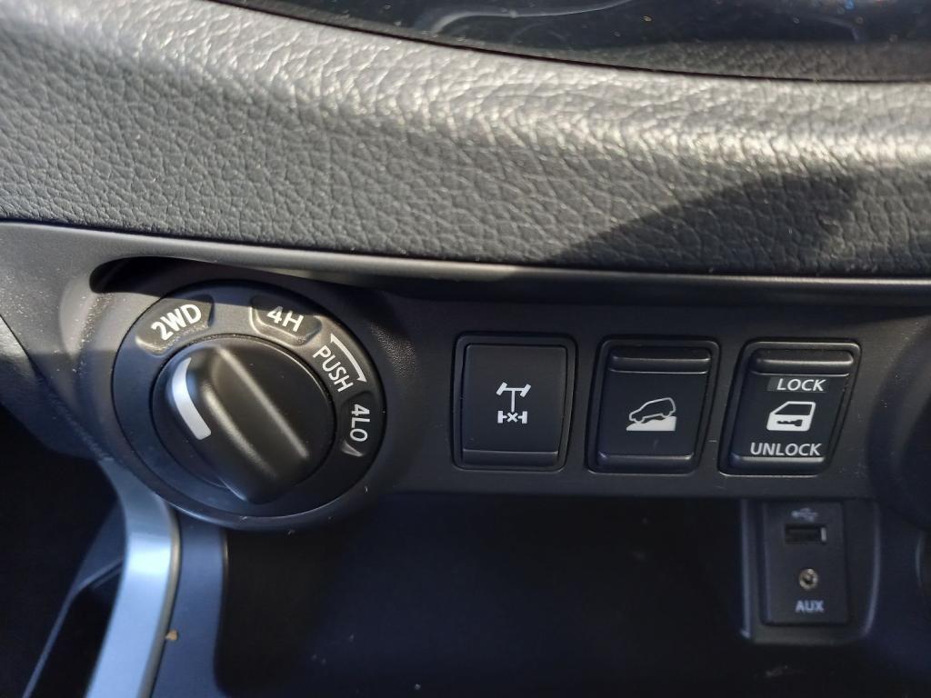 NISSAN NAVARA