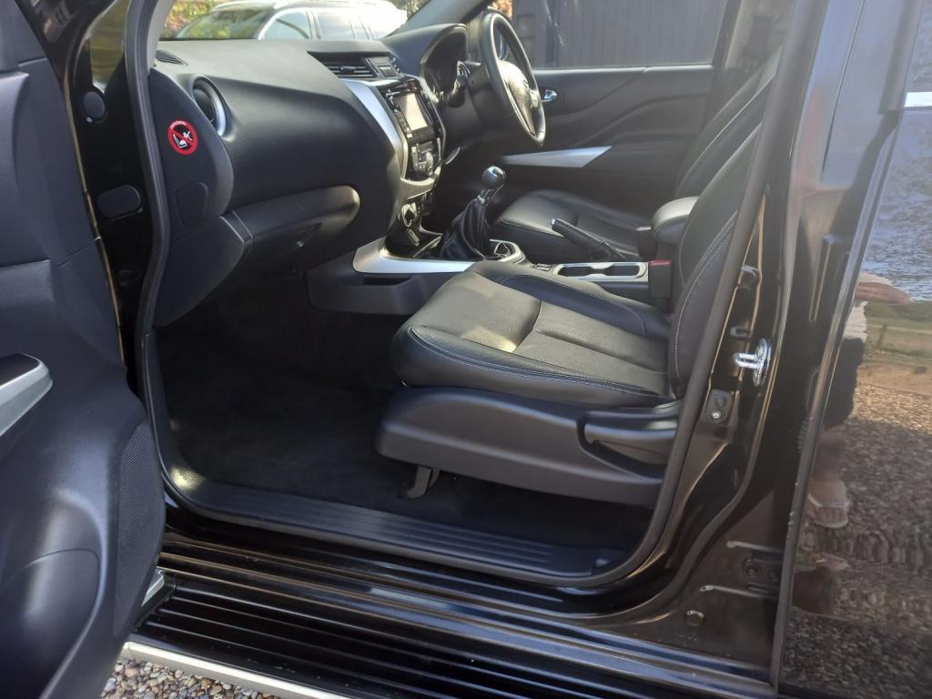 NISSAN NAVARA