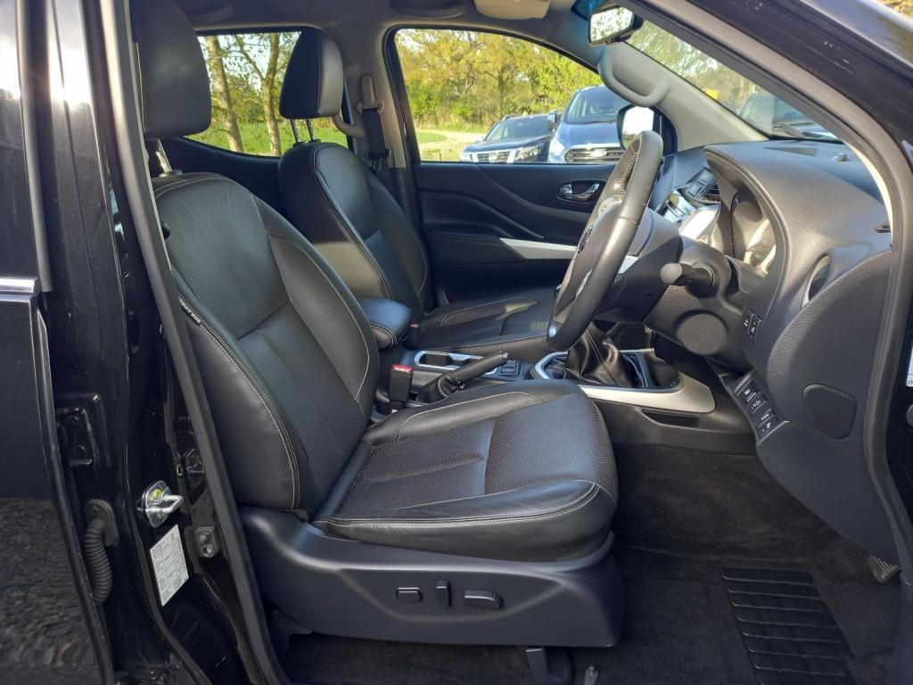 NISSAN NAVARA