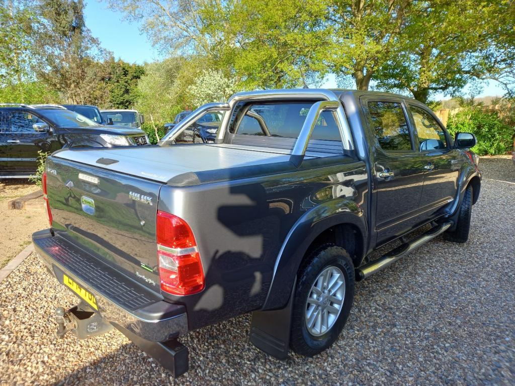 TOYOTA HILUX