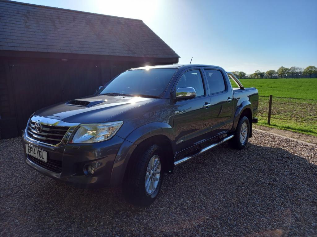 TOYOTA HILUX