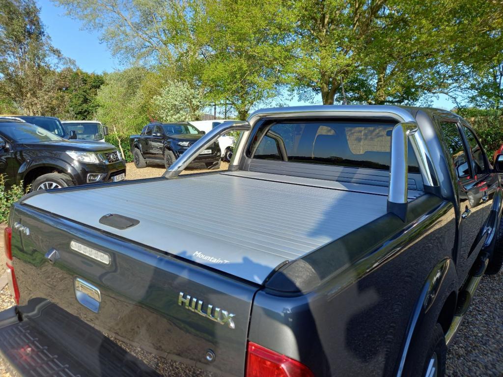 TOYOTA HILUX
