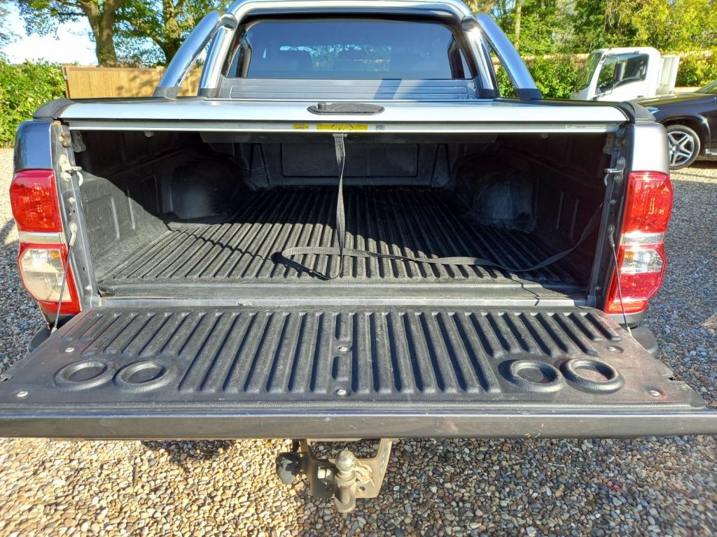 TOYOTA HILUX