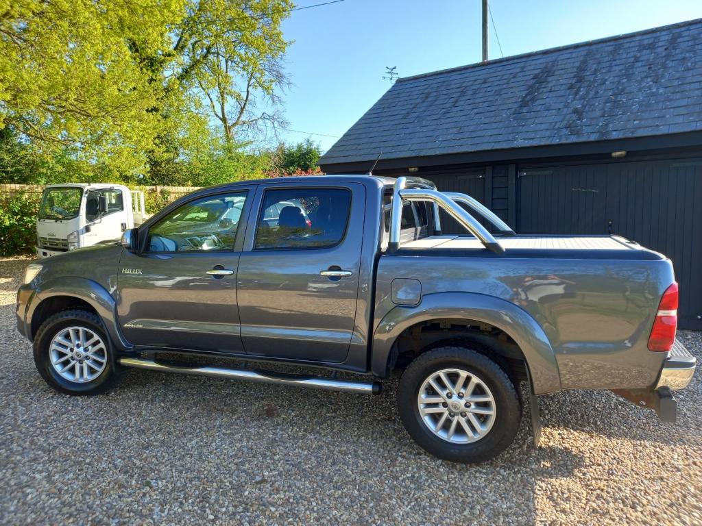 TOYOTA HILUX