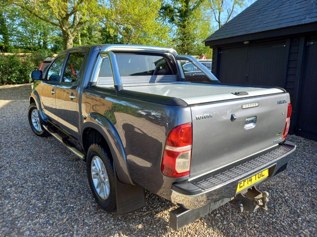 TOYOTA HILUX