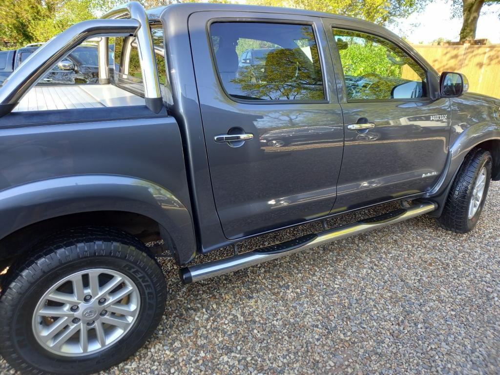 TOYOTA HILUX