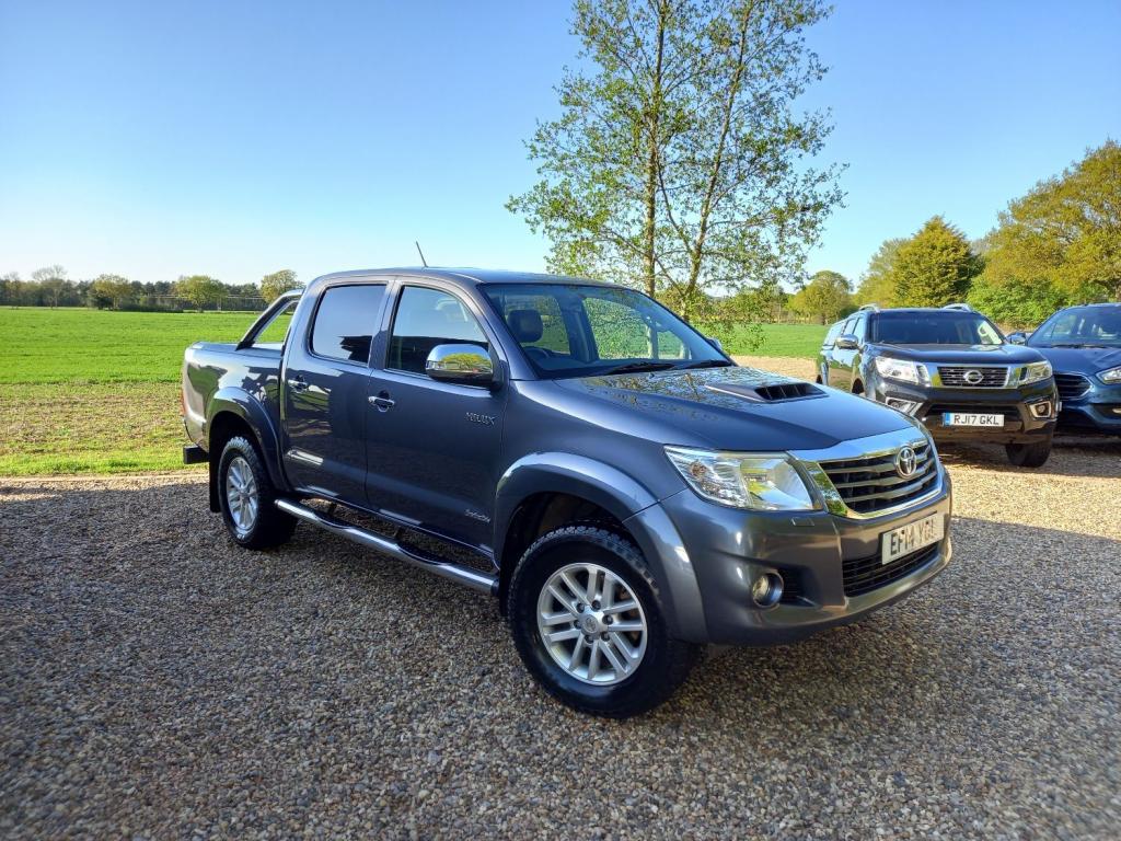 View TOYOTA HILUX INVINCIBLE 4X4 D-4D DCB