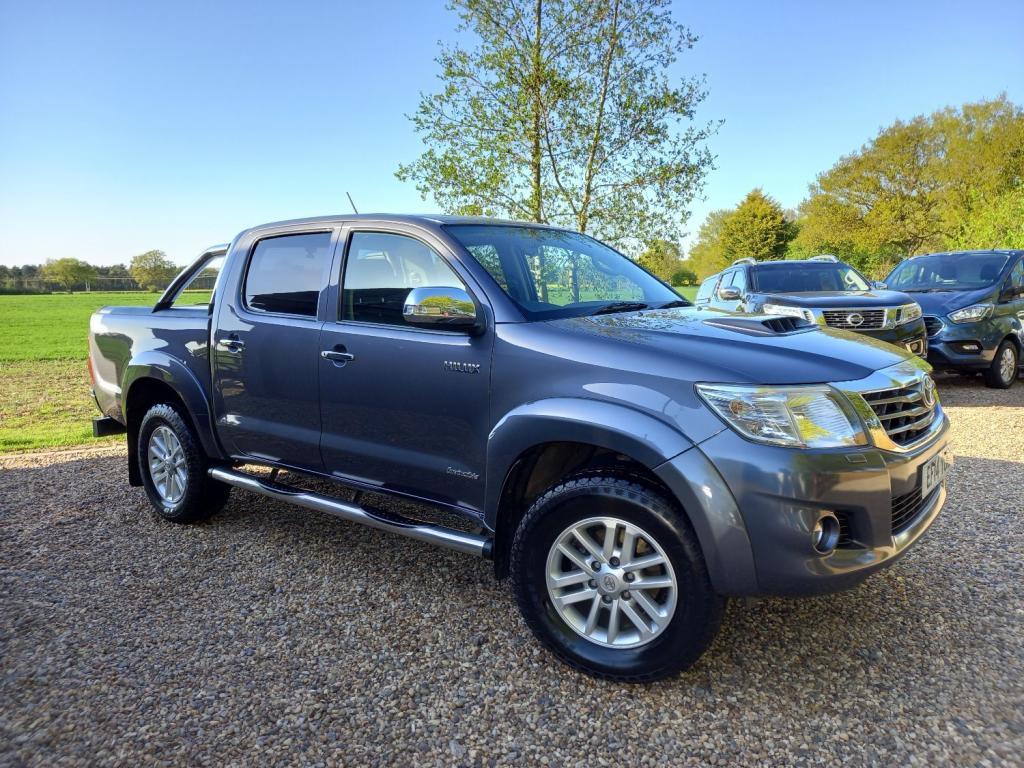 View TOYOTA HILUX INVINCIBLE 4X4 D-4D DCB