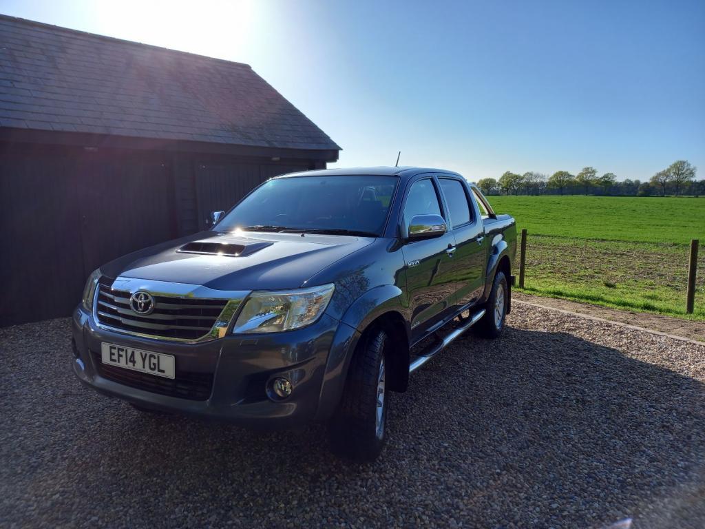 TOYOTA HILUX