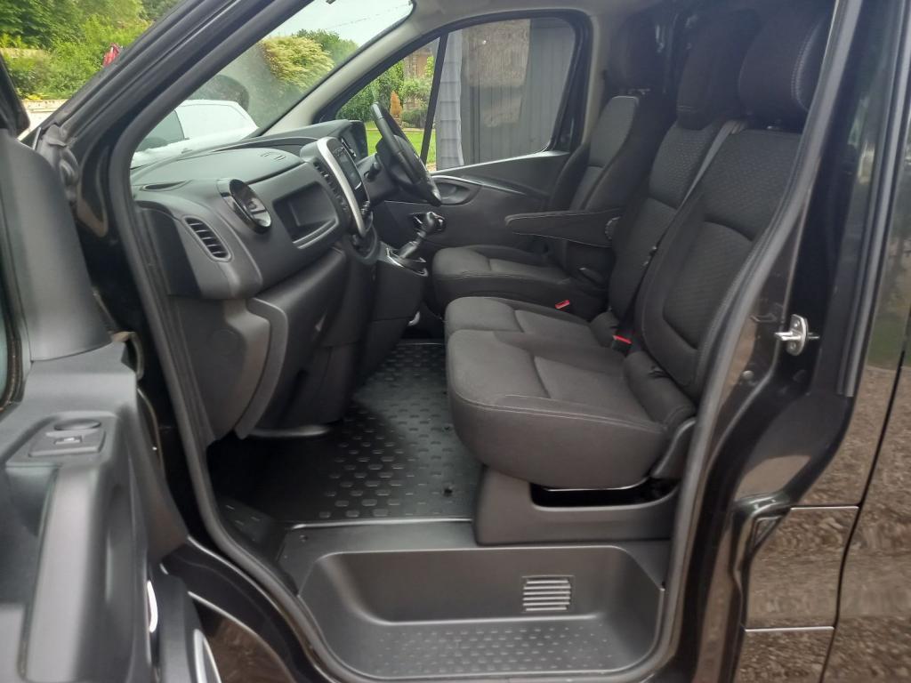 VAUXHALL VIVARO