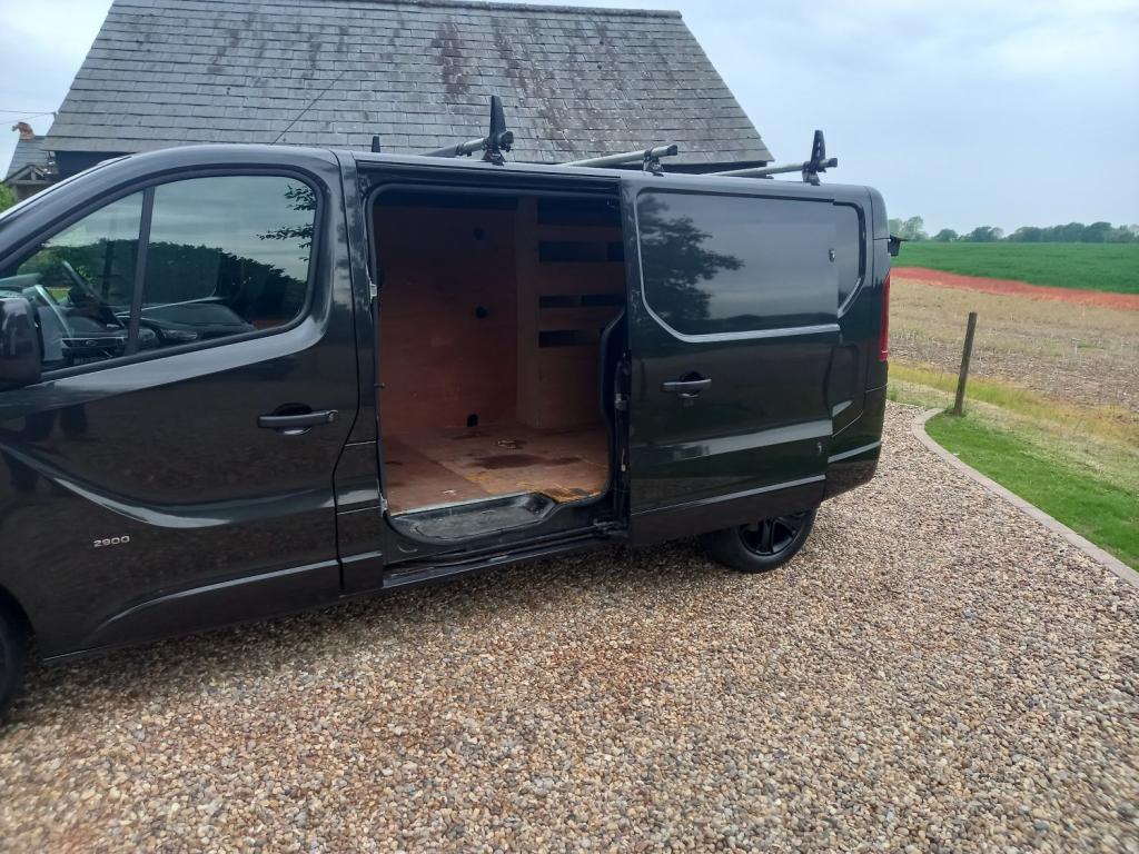VAUXHALL VIVARO