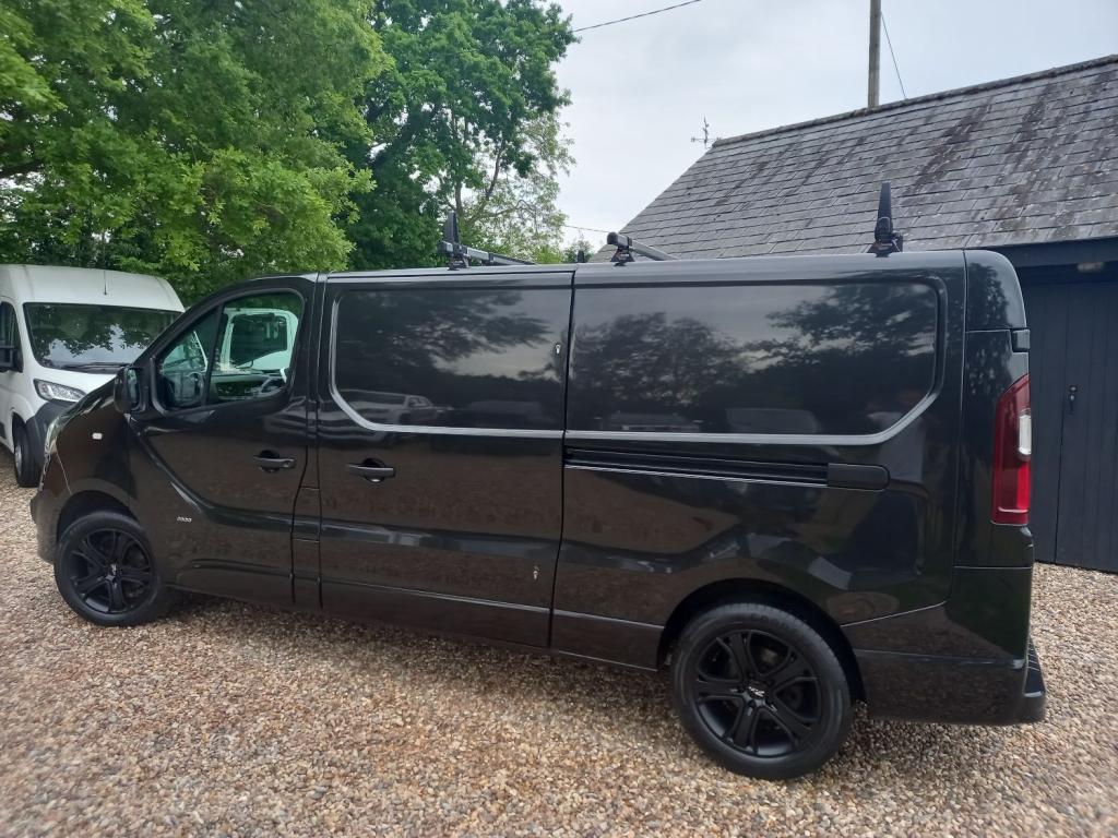 VAUXHALL VIVARO