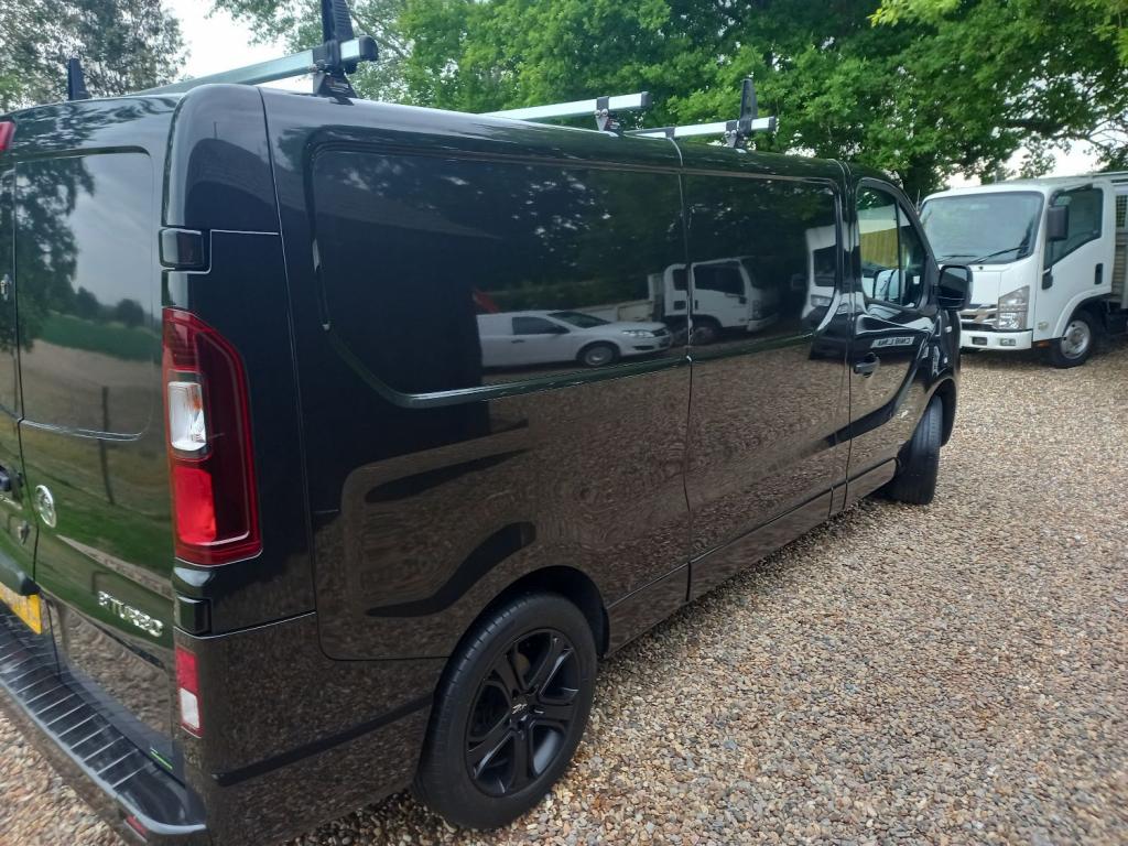 VAUXHALL VIVARO